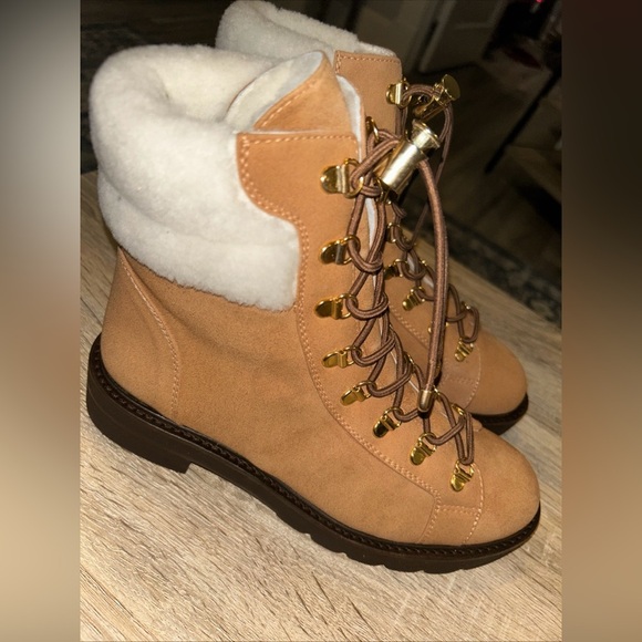 Stuart Weitzman Women's Rockie Lift Chill Boot Size 8 Tan Leather & Shearling - Picture 1 of 6